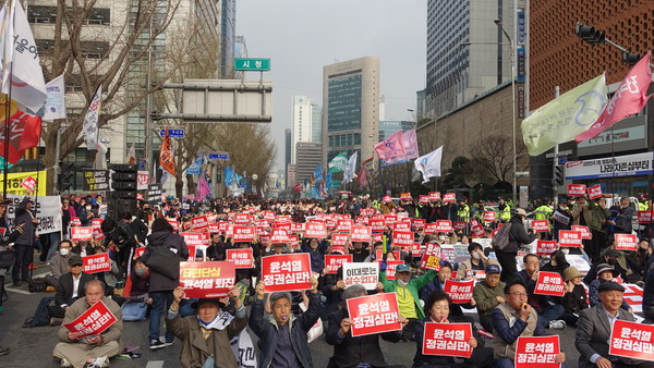 윤석열 정권 심판! 3.25행동의 날이 25일 오후 서울시청 옆 도로에서 진행됐다. [사진-통일뉴스 이승현 기자]