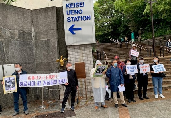 재일 한통련, 의장 손형근은 14일 저녁, 도쿄 우에노 역 부근에서 한반도와 아시아의 평화를 위한 ‘촛불평화행동’을 진행했다. [사진-통일뉴스 박명철 통신원]