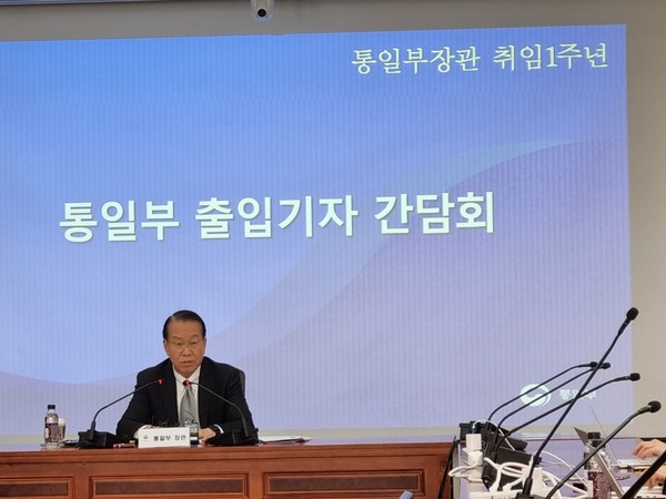 권영세 통일부장관이 22일 출입기자단과 취임 1주년 간담회를 갖고 지난 1년간 '원칙있는 남북관계'를 정립했다는 자평과 함께 북의 비핵화 결단을 촉구했다. [사진-통일뉴스 이승현 기자]