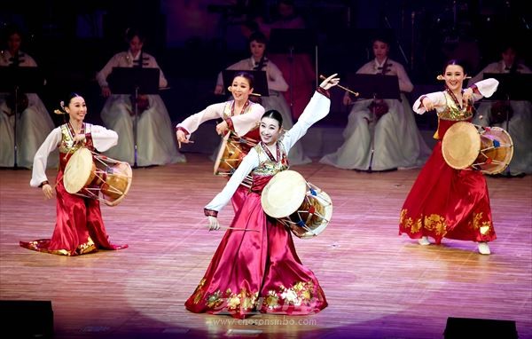 무용 ‘강성부흥아리랑’. [사진-조선신보 갈무리]