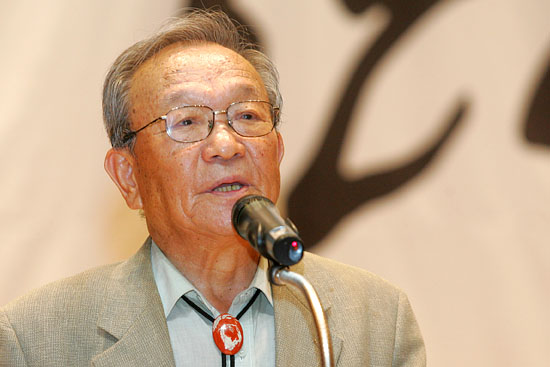 2010년 8월 서울 성균관대학교 600주년기념관에서 열린 강제병합 100년 즈음한 국제학술대회에서 기조연설을 하고 있는 강만길 고려대 명예교수.