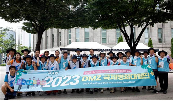 ‘2023 DMZ 국제평화대행진’이 7월 12일 시작됐다. ‘분단의 선을 지우자’ ‘통일로 가자’라는 슬로건을 내세우며 7월 22일까지 10박 11일의 일정을 소화한다. [사진 - 통일뉴스 김태임 통신원]