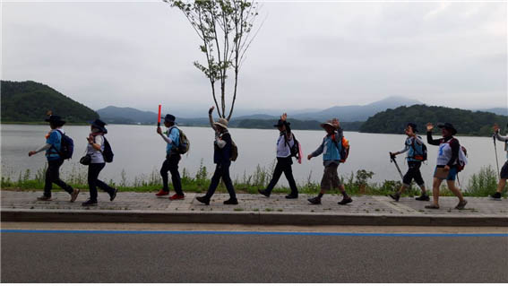 작년에도 걸었던 화진포 호수길은 여전히 빼어난 풍광을 자랑하고 있었다. [사진 - 통일뉴스 김태임 통신원]