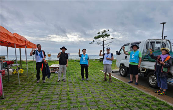 출발에 앞서 조헌정 총단장의 오늘의 축원 “가자 통일로, 가자 북으로, 오라 남으로, 우리가 남이가, 우리는 하나다!! 하나다!! 하나다!!”라는 구호를 함께 외쳤다. [사진 - 통일뉴스 김태임 통신원]