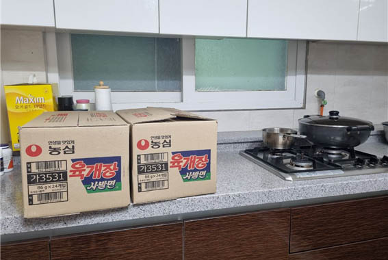 선돌교회에서 컵라면과 뜨거운 물까지 준비해 놓고 대행진단에 대한 배려를 아끼지 않았다. [사진 - 통일뉴스 김태임 통신원]