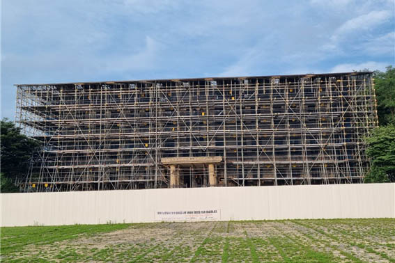 올해는 보수공사 중이어서 폐허가 된 노동당사를 볼 수가 없었다. [사진 - DMZ 국제평화대행진단]