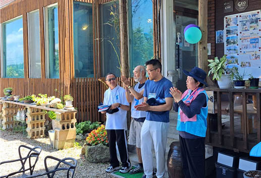 점심을 먹으러 효연재에 도착하니 재일 동포 두 사람이 먼저 와 있었다. [사진 - DMZ 국제평화대행진단]