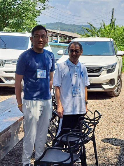 점심을 먹으러 효연재에 도착하니 재일 동포 두 사람이 먼저 와 있었다. [사진 - DMZ 국제평화대행진단]