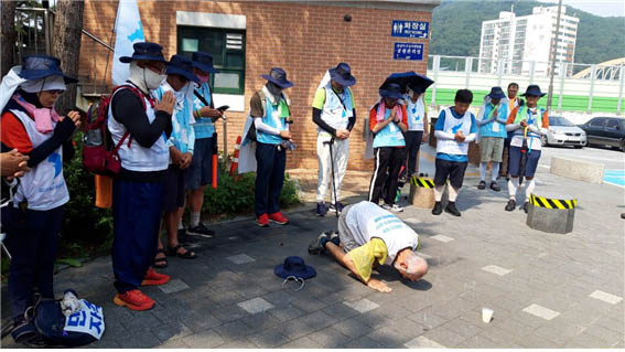 1992년 살해된 윤금이 씨를 추모하는 시간을 가졌다. [사진 - DMZ 국제평화대행진단]