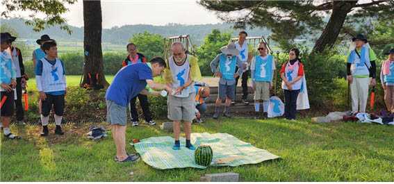 대행진단은 간단한 추모제를 지냈다. [사진 - DMZ 국제평화대행진단]