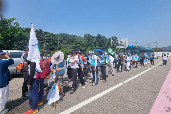 교동도로 들어가려면 교동대교를 건너야 하는데, 그 과정이 쉽지 않았다. [사진 - DMZ 국제평화대행진단]