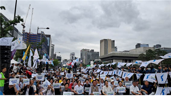 7월 22일 오후 5시 광화문 일대에서 '정전 70년 한반도 평화대회와 행진 : 전쟁 위기를 넘어, 적대를 멈추고 지금, 평화로!'가 개최됐고, 대행진단도 참가했다. [사진 - DMZ 국제평화대행진단]