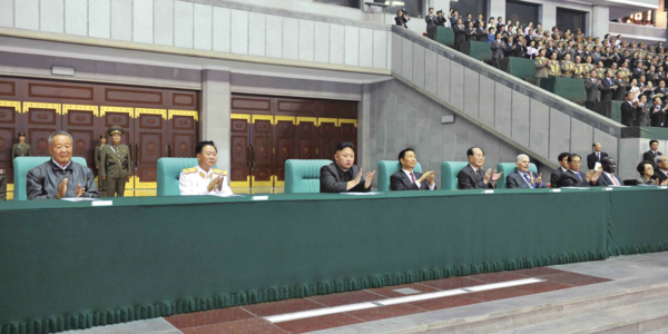 지난 2013년 '조국해방전쟁승리' 60돌 경축행사에 참석해 대집단체조와 예술공연 '아리랑'을 참관하는 리위안차오(李源朝) 중국 국가부주석(가운데 김정은 위원장 왼쪽 옆) [통일뉴스 자료사진]