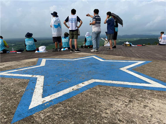 난 지난 3년 동안 여름에는 무조건 우리 땅의 철책선을 걷고 있다. [사진 - DMZ 국제평화행진단]