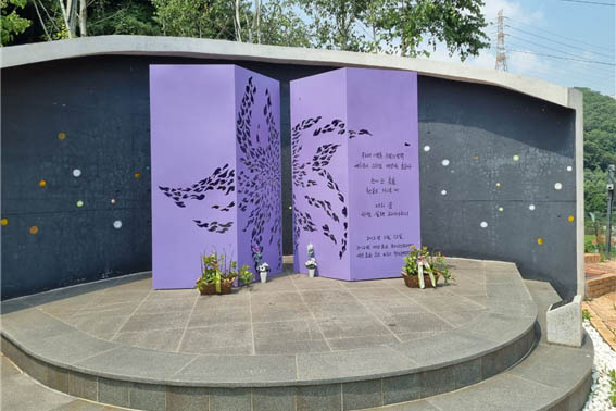 효순, 미선 평화공원에서 마음 아픈 시를 만났다. [사진 - DMZ 국제평화행진단]