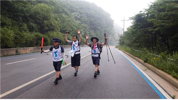 이 평화의 길에 신(하나님)께서 뜻이 있어 그리스도인들의 발걸음을 떼게 하시는구나. 네 가진 신앙, 재물, 지식, 달란트로 무엇이든 할 수 있다 [사진 - DMZ 국제평화대행진단]