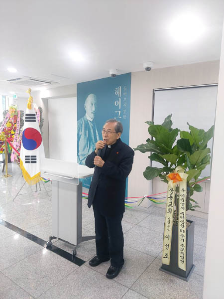 함세웅 신부가 8일 오후 2시 개막식에서 축사를 하고 있다. [사진 제공 - 리준만국평화재단]