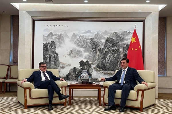 안드레이 쿨릭 주한 러시아 대사와 싱하이밍 주한 중국대사. [사진출처-주한 러시아대사관]