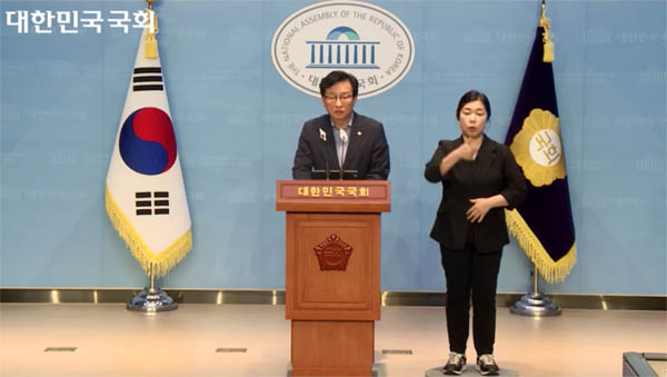 권칠승 더불어민주당 수석대변인은 23일 오후 일본의 후쿠시마 원전 오염수 해양 투기 계획을 비판하는 기자회견을 했다. [갈무리 사진 - 통일뉴스]