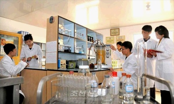 방사선의학에서 선진 수준의 암치료 약물을 개발한 북한 보건성 의학연구원 방사선의학연구소. [사진-조선신보 갈무리]