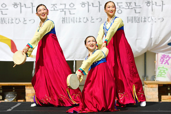 조선무용 소고춤. [사진-통일뉴스 김래곤 통신원]