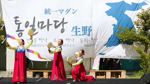 조선무용 소고춤. [사진-통일뉴스 김래곤 통신원]