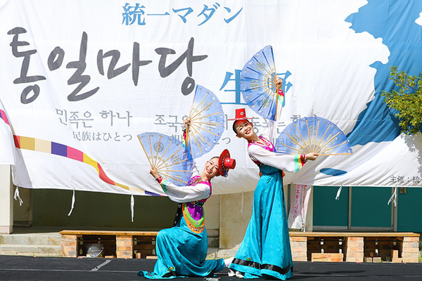 조선무용 부채춤. [사진-통일뉴스 김래곤 통신원]