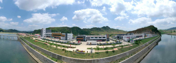 지난해 6월 지방공업의 새로운 도약을 위한 본보기공장으로 준공한 강원도 김화군 지방공업공장. [통일뉴스 자료사진]