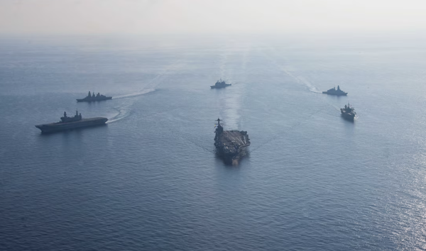 미국의 핵추진 항공모함 로널드 레이건함(CVN-76)을 비롯한 제5항모강습단 훈련 모습 [사진출처-미 해군 홈페이지]