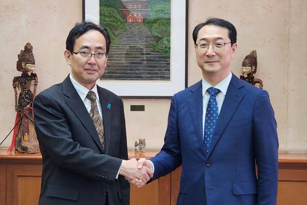 김건 외교부 한반도평화교섭본부장은 17일 오후 인도네시아 자카르타에서 나마즈 히로유키(鯰博行) 일본 북핵수석대표와 한일 북핵수석대표 협의를 가졌다. [사진 제공 - 외교부]