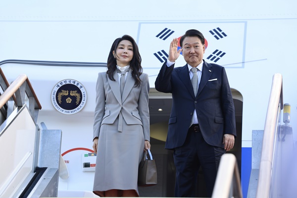 지난 9월 18일 유엔총회 참석차 출국하는 윤 대통령 부부. [사진제공-대통령실]