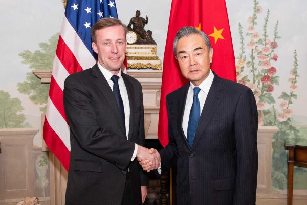 설리번 보좌관과 왕이 주임. [사진-중 외교부]