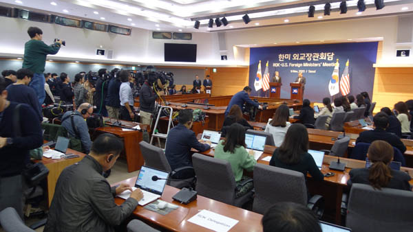 한미 외교장관은 외교부 3층 대강당에서 회담 결과를 담은 공동 기자회견을 개최했다. [사진 - 통일뉴스 김치관 기자]