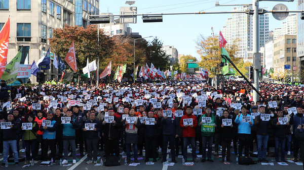 노동, 민생, 민주, 평화 파괴 윤석열 정권퇴진! 전태일 열사 정신 계승 2023년 전국노동자대회’가 개최되고 있다. [사진-통일뉴스 김래곤 통신원]