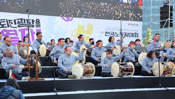 풍물패가 대오를 정리하고 있다. [사진-통일뉴스 김래곤 통신원]