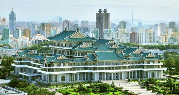 ‘조선식 지붕양식’으로 만든 북한의 인민대학습당. [사진-조선의 오늘 갈무리]