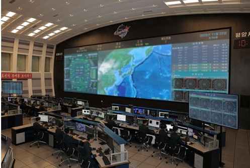 국가항공우주기술총국 평양종합관제소 내부 모습. [통일뉴스 자료사진]