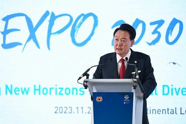 지난 23일 프랑스 파리에서 '엑스포 부산 유치'를 호소한 윤 대통령. [사진제공-대통령실]