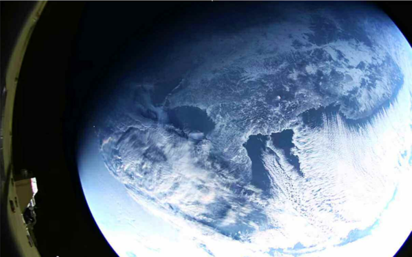 화성포-18형은 최대고도는 6,518.2km로 고각발사하여 1,002.3km를 4,415초간 비행하며 동해 목표수역에 정확히 탄착했다,  [사진-노동신문 갈무리]