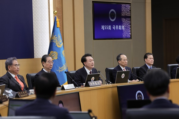 26일 정부세종청사에서 국무회의를 주재한 윤 대통령. [사진제공-대통령실]