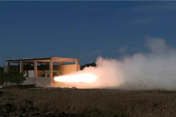 북한이 지난해 11월 실시한 신형 중거리 탄도미사일 엔진 지상분출실험. [사진 갈무리-노동신문]