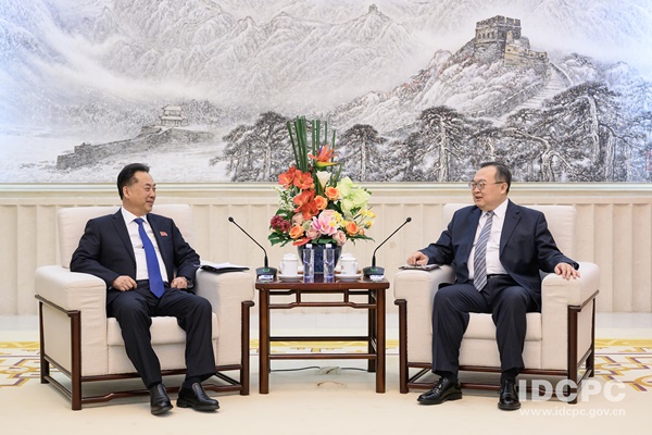 지난 19일 류젠차오 중국 공산당 대외연락부장이 리용남 주중 북한대사와 만났다. [사진-중국 공산당 대외연락부]