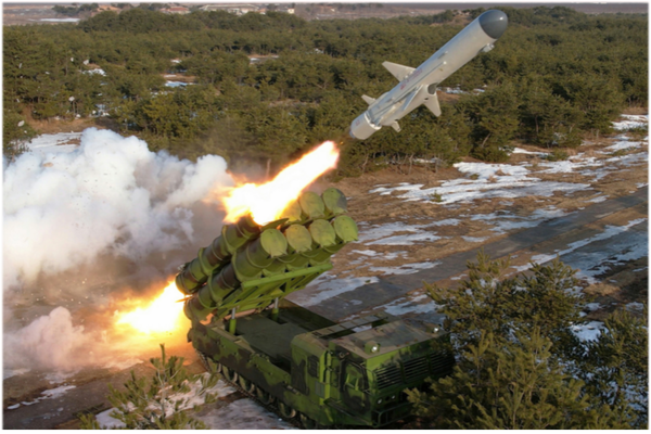 김정은 국무위원장이 14일 오전 지대함미사일 '바다수리-6'형 검수사격시험을 지도하면서 북이 인정하는 서해 해상국경선을 침범할 경우 주권에 대한 침해로 간주할 것이라며 실제적 무력행사로 해상주권을 철저히 지켜야 한다고 말했다. [사진-노동신문 갈무리]