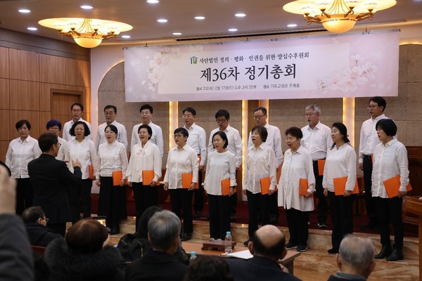 6.15시민합창단이 총회 축하공연을 하고 있다.[사진-통일뉴스 박재현 통 신원]