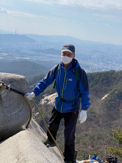 2020년 3월 86세의 나이로 6.15산악회 불암산 산행에 참가해 노익장을 과시하는 박희성 선생. [통일뉴스 자료사진]