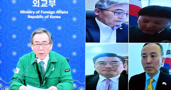 합동 상황 점검회의에는 강인선 제2차관 등 외교부 간부들이 참석했으며, 주이스라엘대사, 주이란대사, 주레바논대사 및 주팔레스타인사무소장 등이 화상으로 참석했다. [사진 제공 - 외교부]