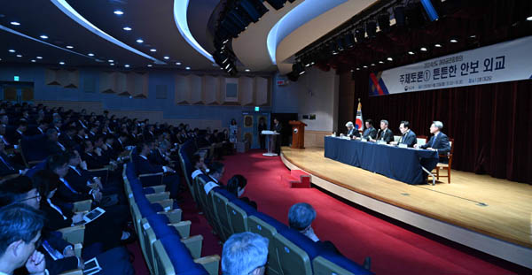 2024년 재외공관장회의가 22일 개막식을 갖고 ‘튼튼한 안보 외교’를 주제로 첫 주제토론이 열렸다. [사진 제공 - 외교부]