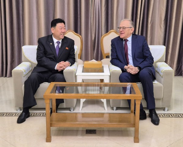 지난 20일 리철만 내각부총리 겸 농업위원회 위원장의 방러를 배웅하는 마체고라 대사. [사진출처-주북 러시아대사관 페이스북]