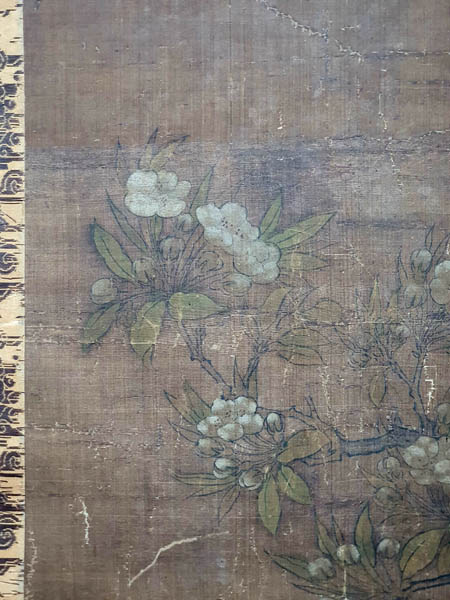 왼쪽 상단부 꽃 부분, 살구꽃을 그렸다. [사진 제공 – 이양재]