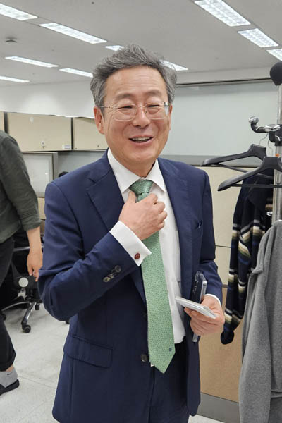 조구래 신임 외교전략정보본부장이 28일 오후 기자실에 인사차 들렀다. [사진 - 통일뉴스 김치관 기자]